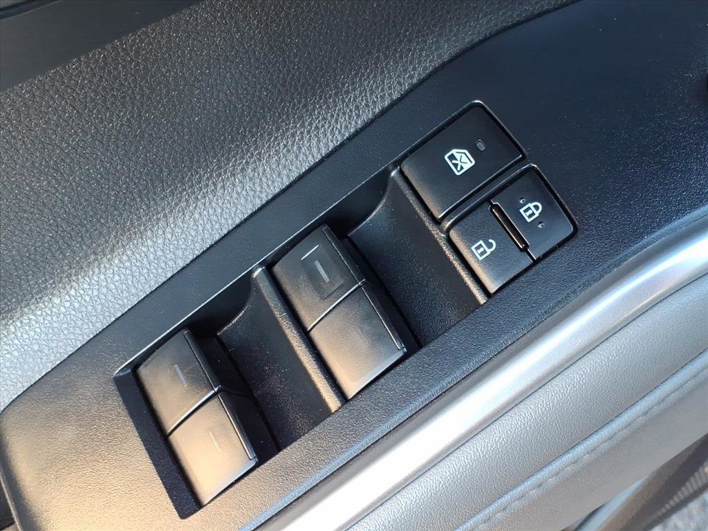 Used 2022 Toyota Highlander L image 9