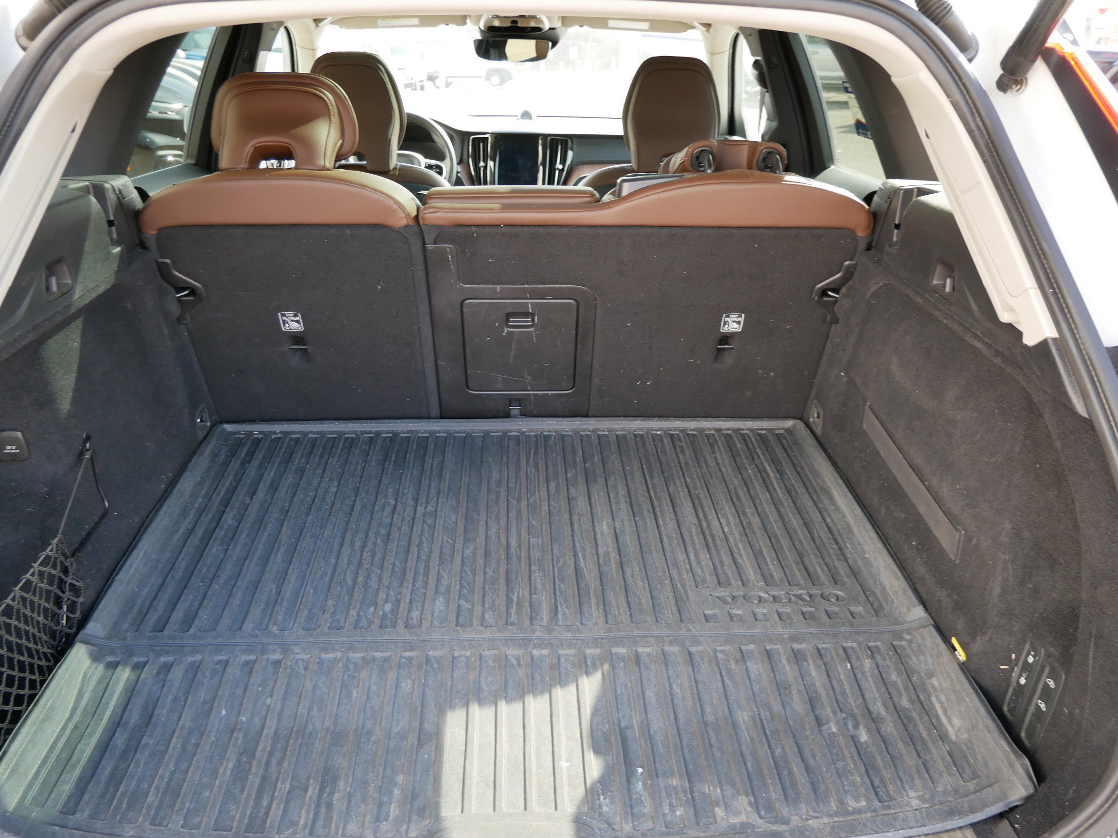 Used 2019 Volvo XC60 T8 Inscription w/ Advanced Package image 11