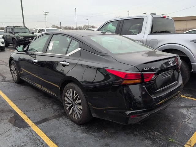 Used 2025 Nissan Altima 2.5 SV image 2