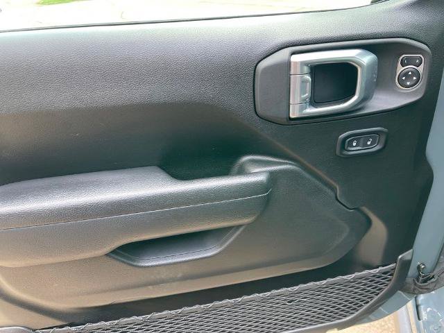 Used 2024 Jeep Gladiator Sport AWD/4WD image 9