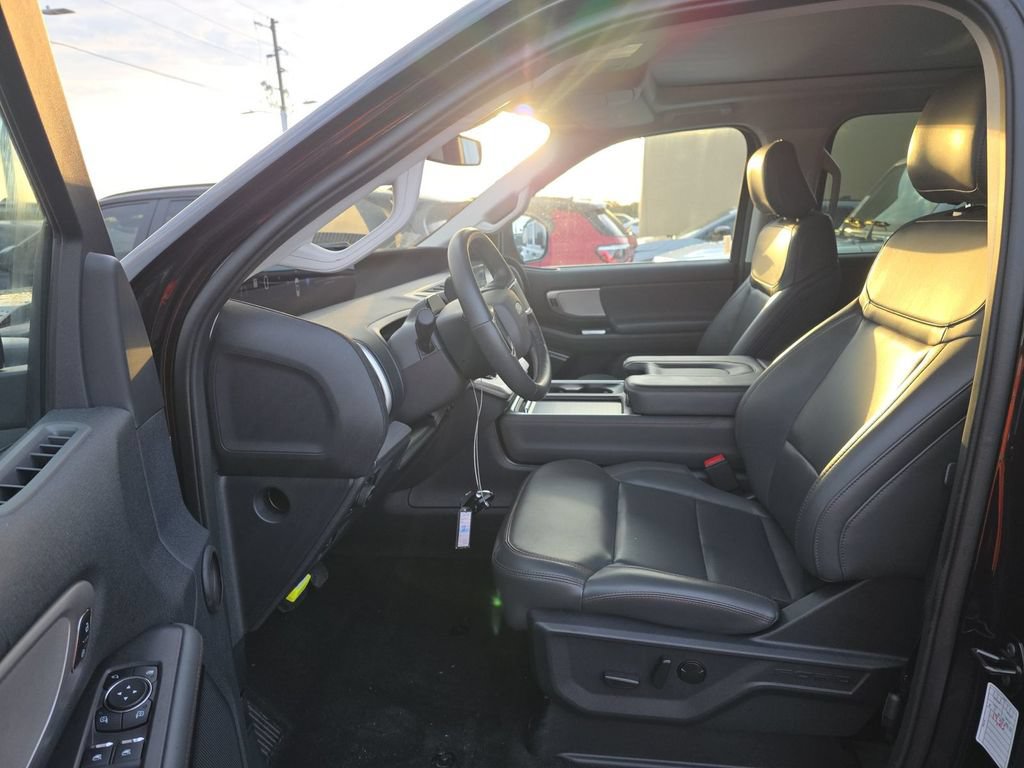Certified 2025 Ford Expedition Active AWD/4WD image 5