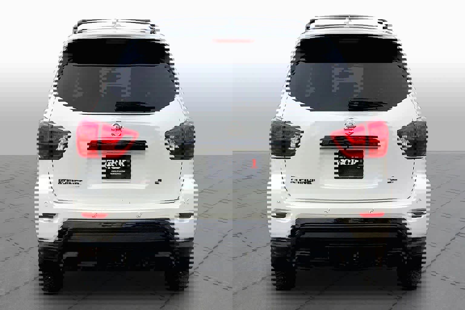 Used 2020 Nissan Pathfinder SL image 2