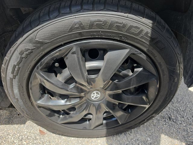 Used 2020 Toyota C-HR LE FWD image 9