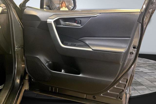 Used 2020 Toyota RAV4 XLE image 24