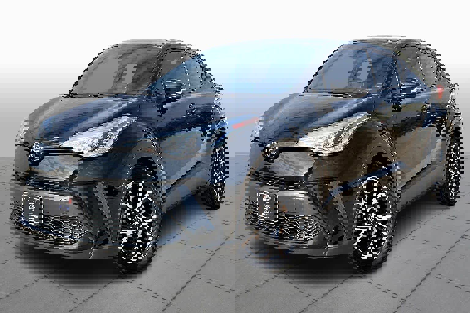 Used 2022 Toyota C-HR XLE image 34