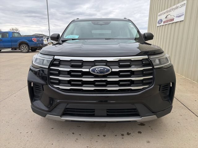 Certified 2025 Ford Explorer Active AWD/4WD image 3