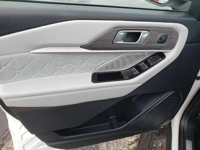 Certified 2025 Ford Explorer Platinum w/ Ultimate Package image 12