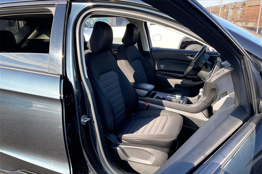 Certified 2022 Ford Edge SE w/ Black Appearance Package image 6