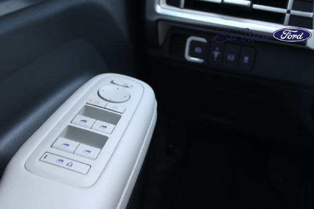Used 2025 Hyundai Santa Fe SEL FWD image 20