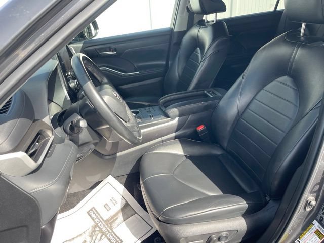 Used 2023 Toyota Highlander XLE FWD image 16