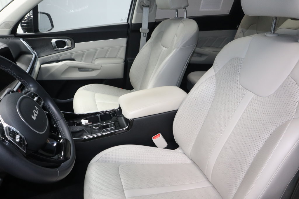 Used 2025 Kia Sorento SX AWD/4WD image 23