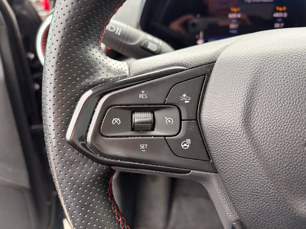 Used 2024 Chevrolet Trax RS w/ Sunroof Package FWD image 24