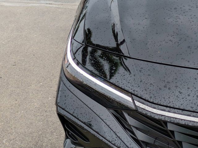 Used 2025 Hyundai Elantra SEL image 9