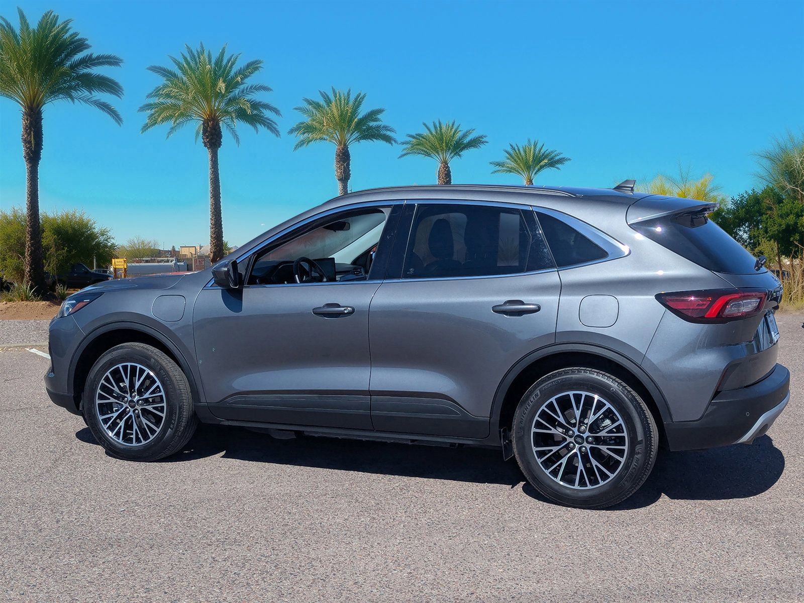 Certified 2025 Ford Escape SE image 3