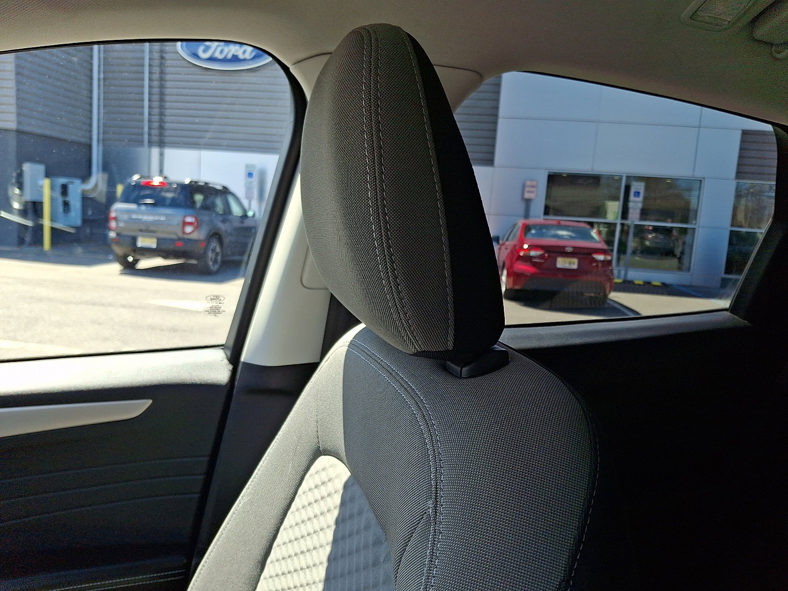 Certified 2022 Ford Escape SE w/ SE Sport Appearance Package image 17