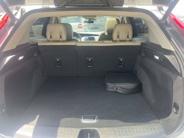 Used 2023 Cadillac XT4 Luxury w/ Cold Weather Package FWD image 12