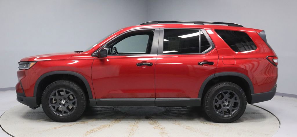Used 2025 Honda Pilot TrailSport image 8