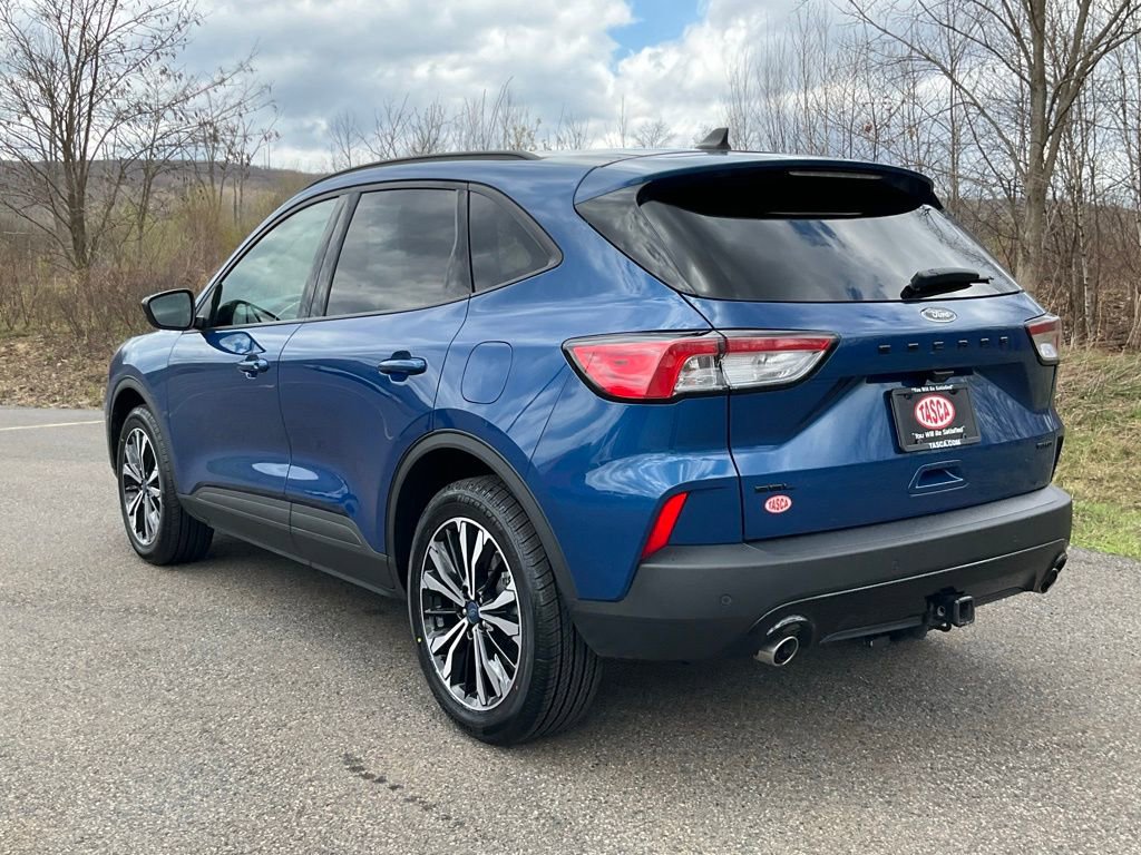 Certified 2022 Ford Escape SEL w/ SEL Stealth AWD Package image 28