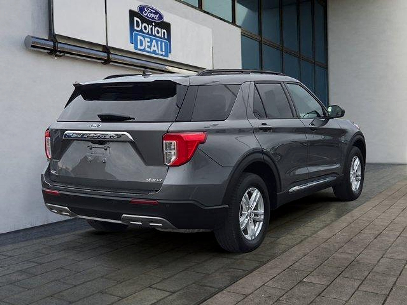 Certified 2023 Ford Explorer XLT w/ Equipment Group 202A AWD/4WD image 3