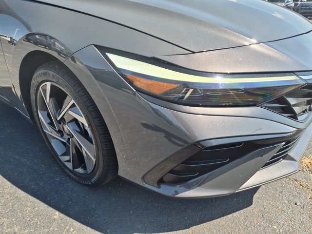 Used 2024 Hyundai Elantra Limited FWD image 10