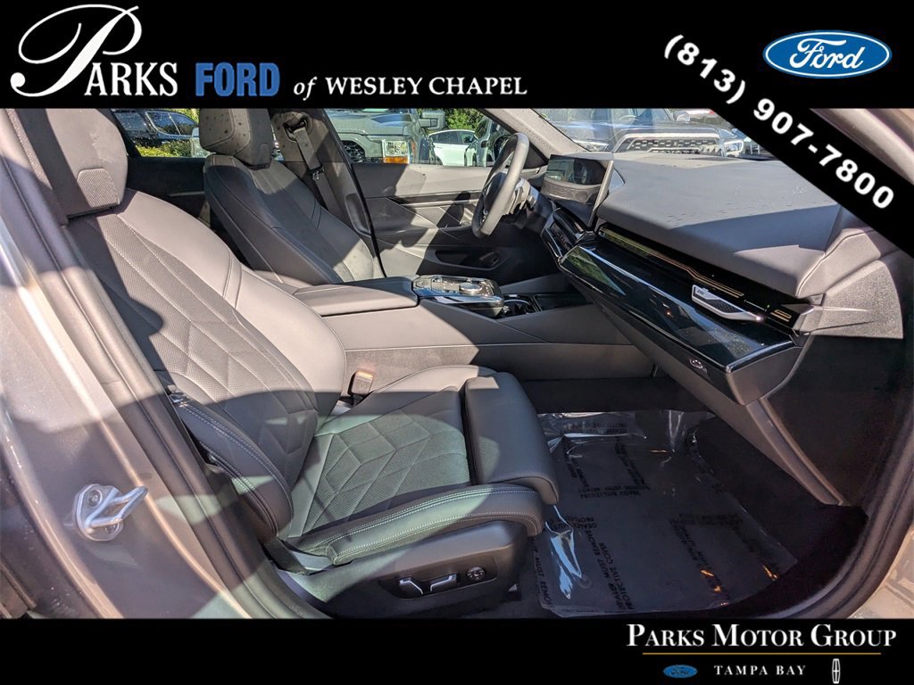 Used 2025 BMW 530i xDrive w/ Premium Package image 11