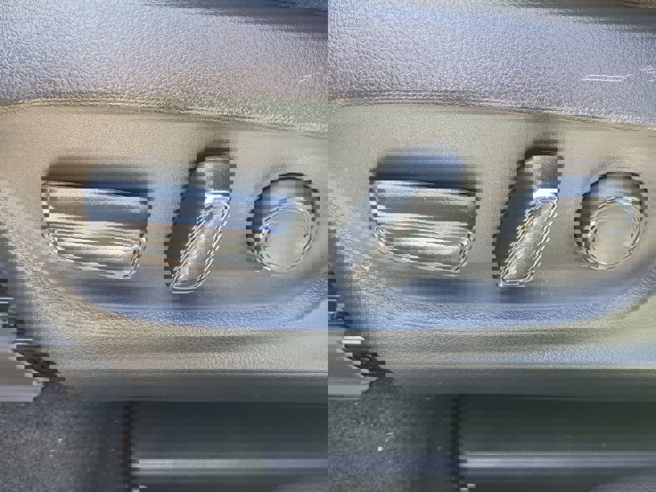 Used 2023 Toyota Corolla Cross XLE w/ Convenience Package image 30