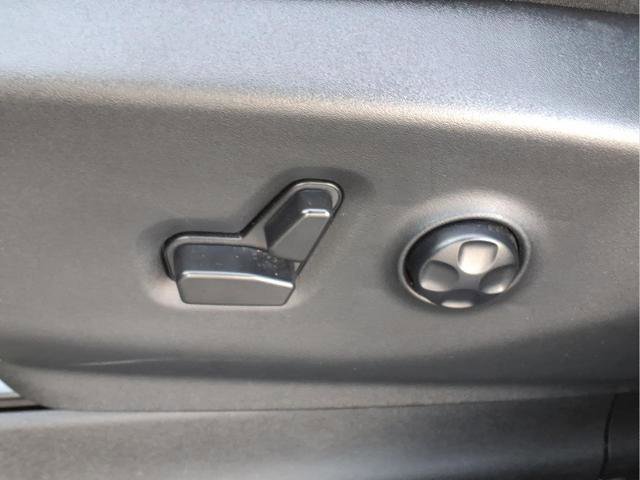 Used 2025 Chrysler Pacifica Select image 15