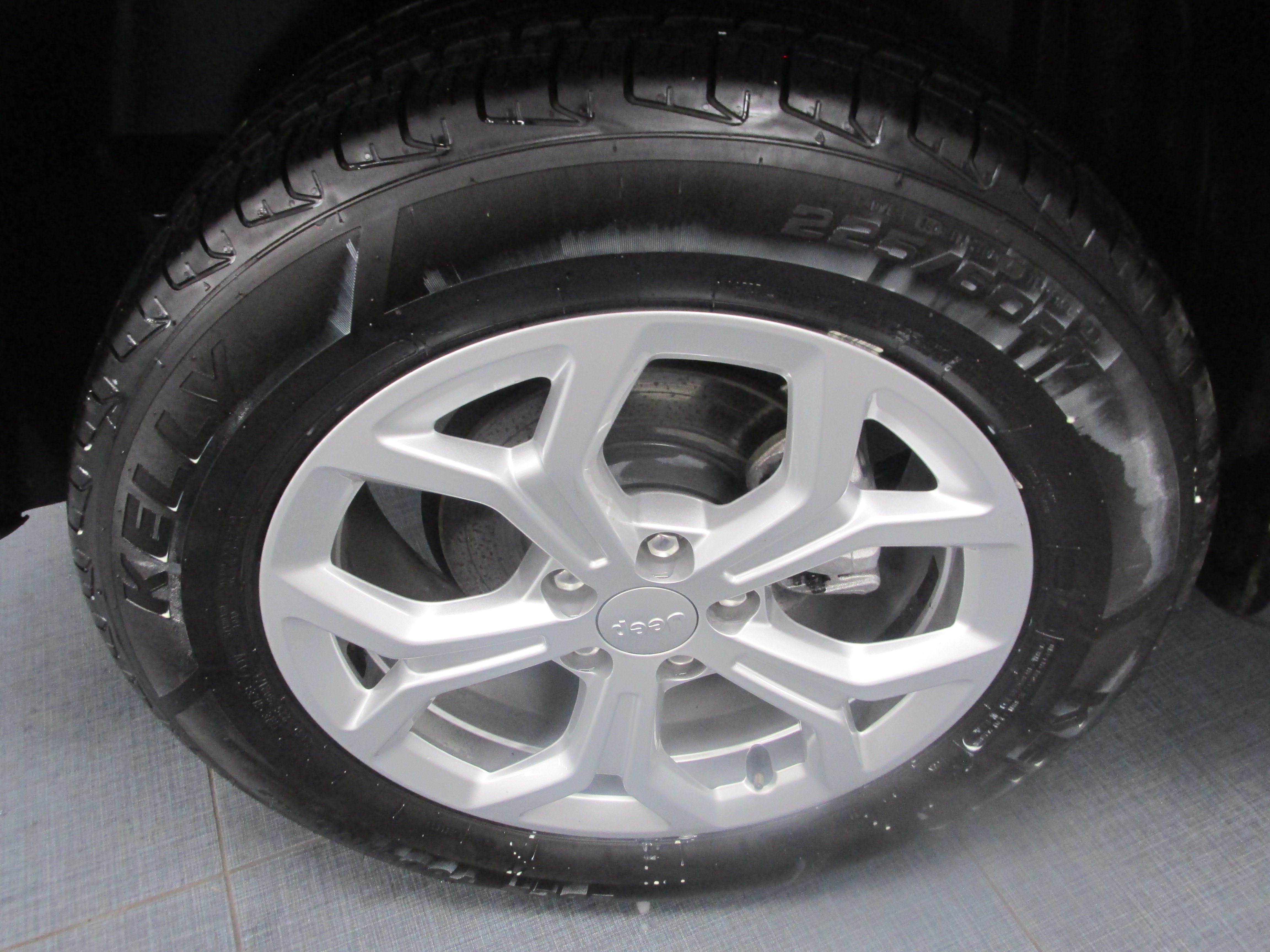 Used 2024 Jeep Compass Latitude AWD/4WD image 16