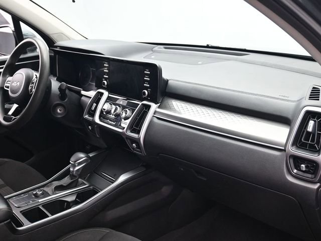 Used 2023 Kia Sorento LX image 29