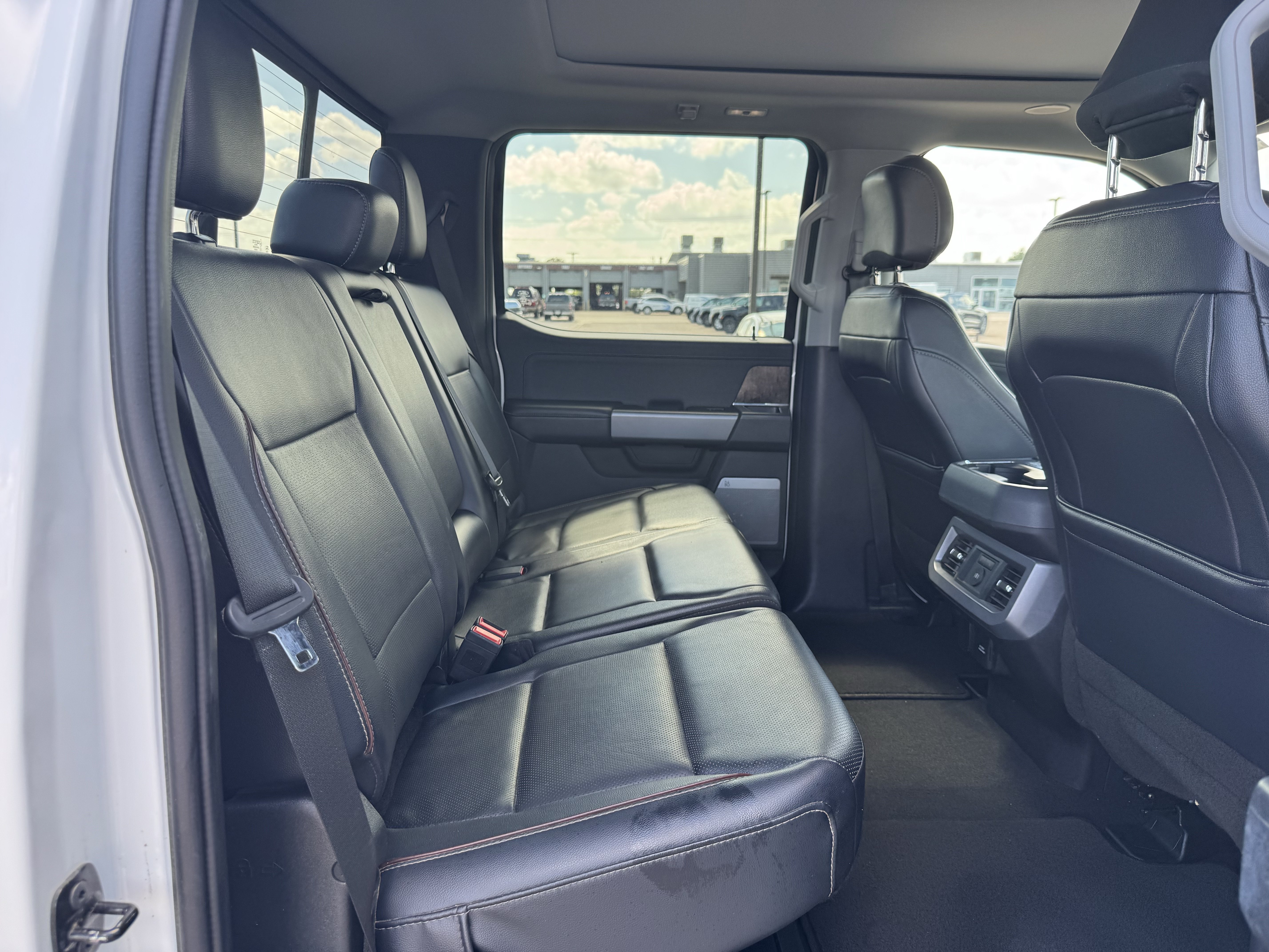 Certified 2024 Ford F350 Lariat w/ Lariat Ultimate Package AWD/4WD image 31