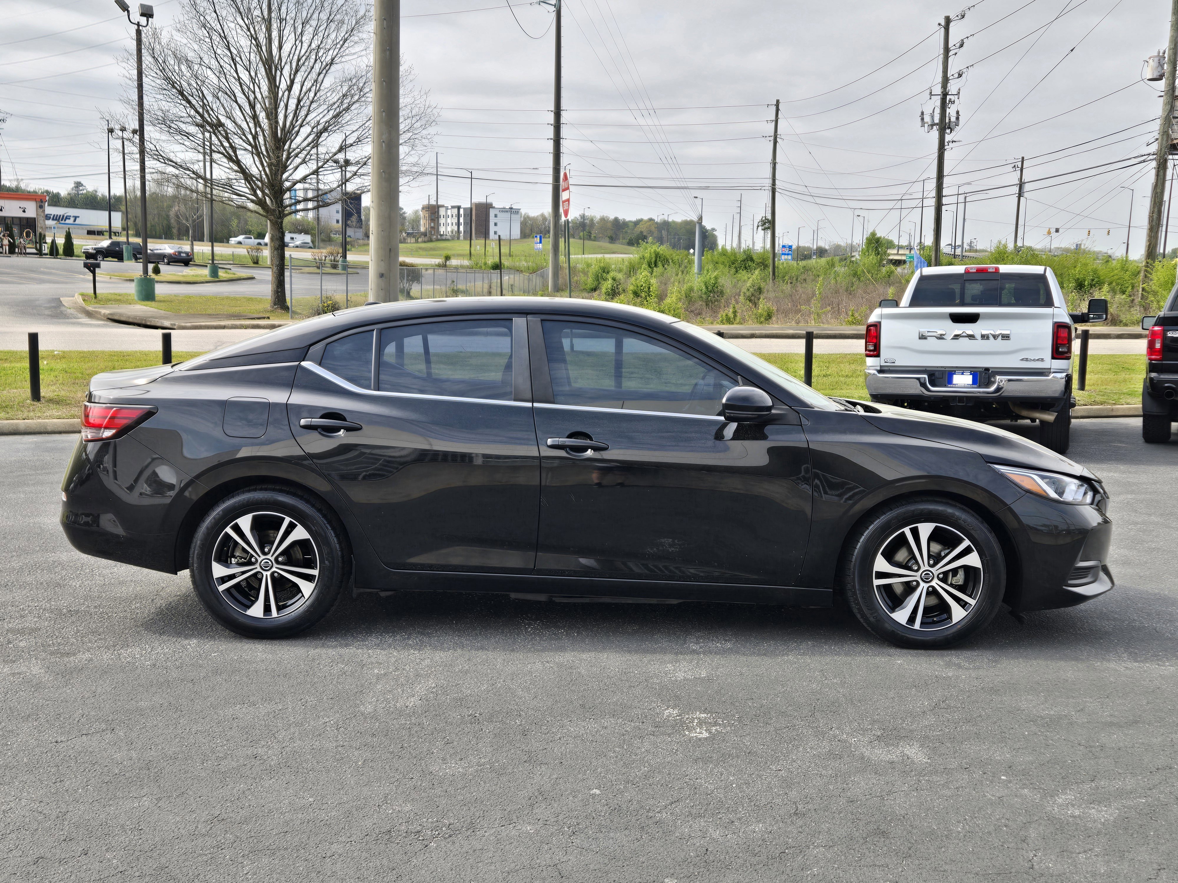 Used 2020 Nissan Sentra SV image 2