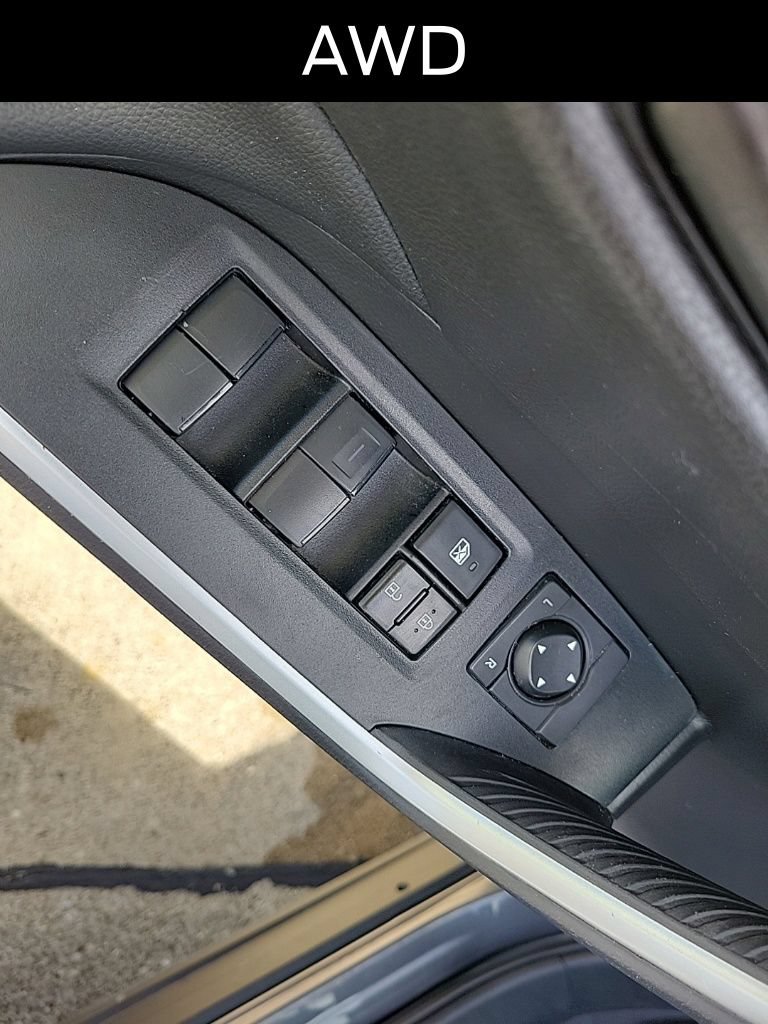 Used 2021 Toyota RAV4 LE AWD/4WD image 20