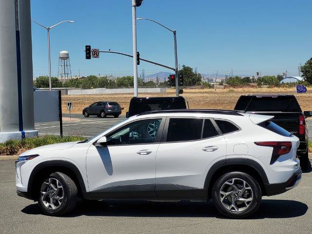 Used 2025 Chevrolet Trax LT w/ Driver Confidence Package FWD image 7