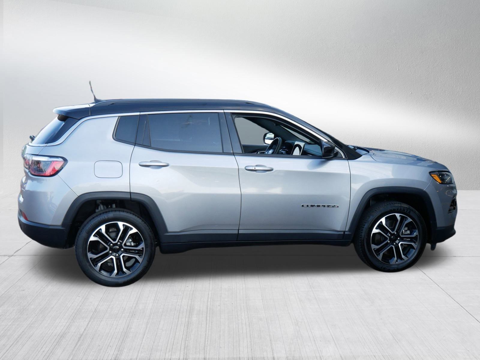 Used 2023 Jeep Compass Limited image 2