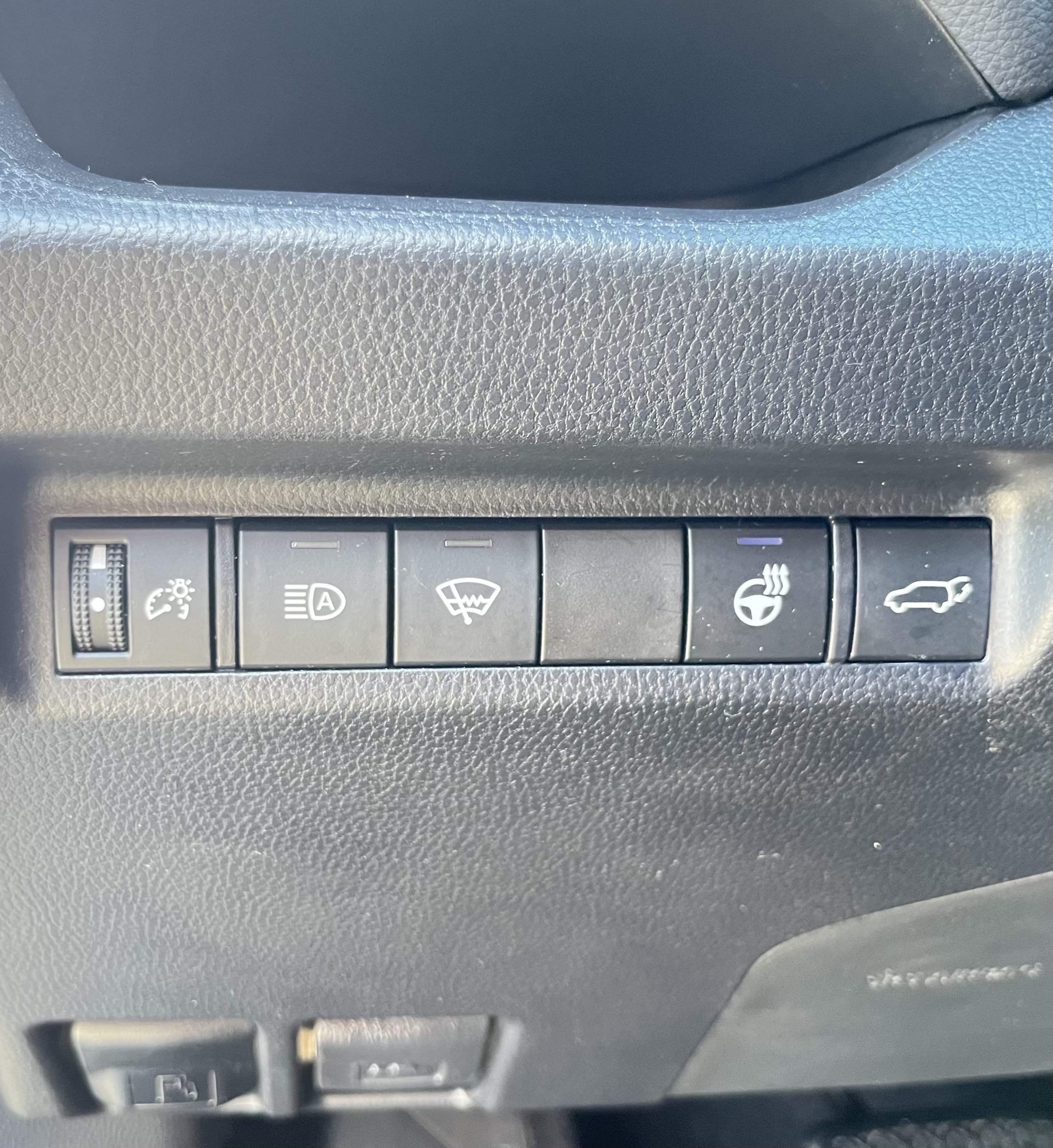 Used 2021 Toyota RAV4 XLE Premium AWD/4WD image 20