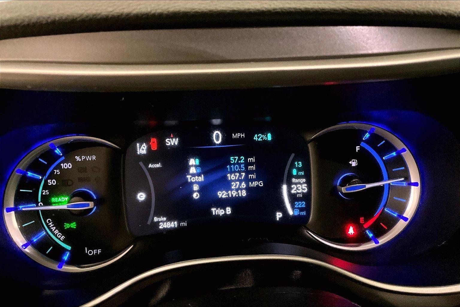 Used 2023 Chrysler Pacifica Touring-L image 19