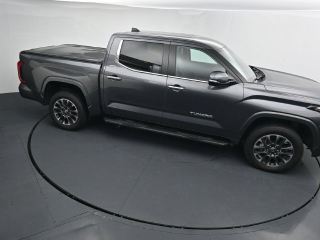 Used 2025 Toyota Tundra Limited AWD/4WD image 33