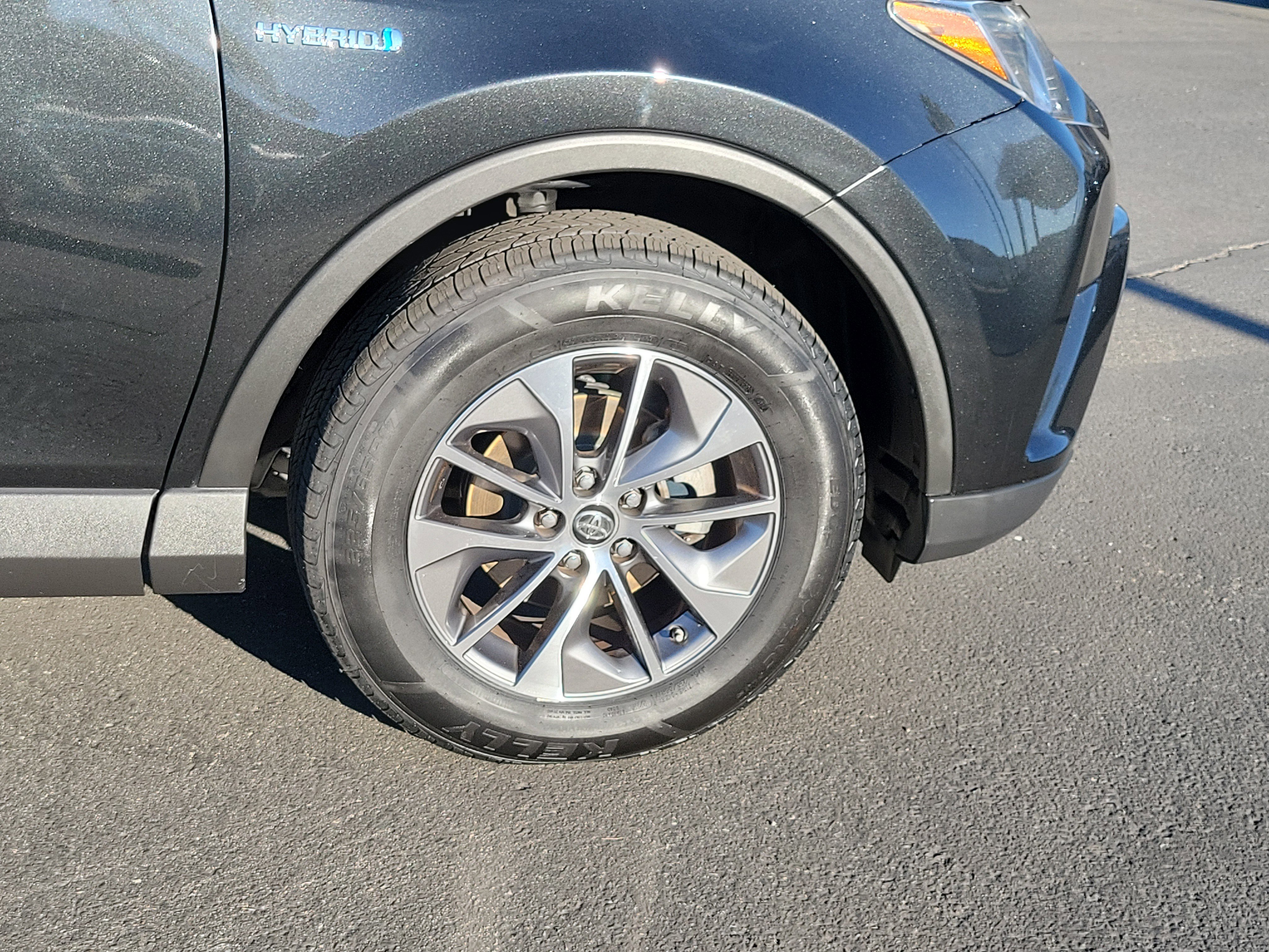 Used 2018 Toyota RAV4 XLE image 15