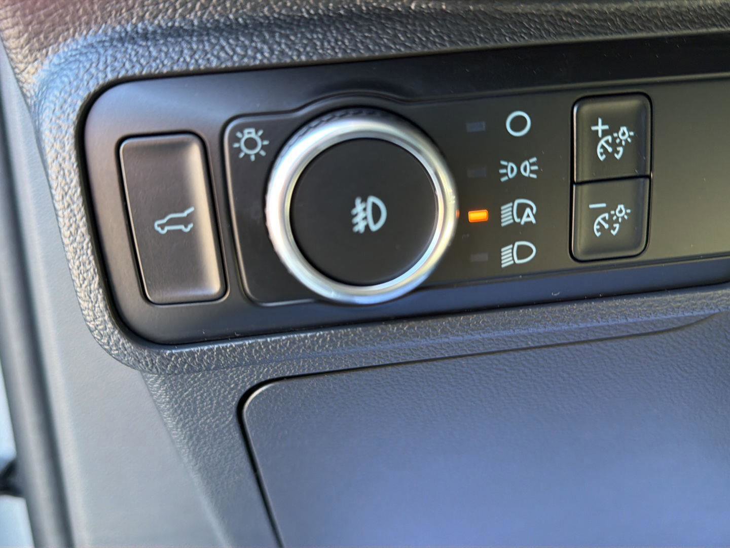 Certified 2025 Ford Explorer Active w/ Active Comfort Package image 33