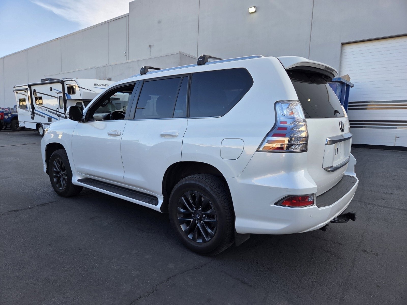 Used 2021 Lexus GX 460 Premium w/ Premium Package image 3