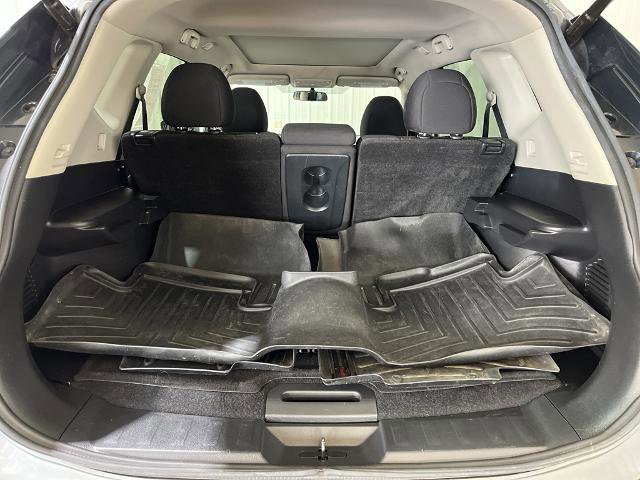 Used 2018 Nissan Rogue SV w/ Sun & Sound Touring Package image 14