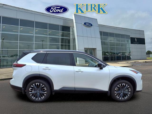 Used 2025 Nissan Rogue SL w/ Tech Package FWD image 6