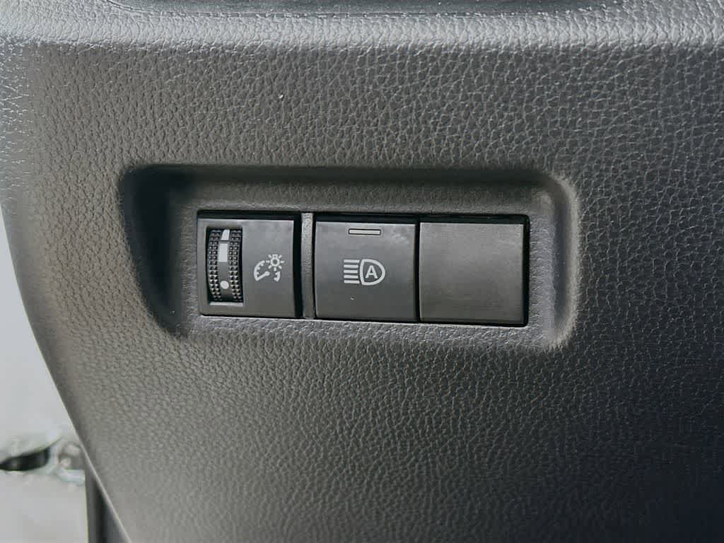 Used 2025 Toyota RAV4 XLE AWD/4WD image 27