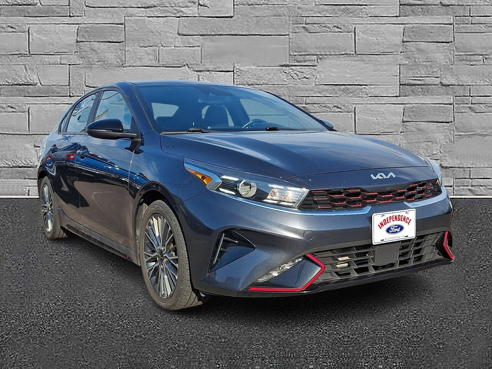Used 2022 Kia Forte GT-Line w/ GT-Line Technology Package FWD image 2
