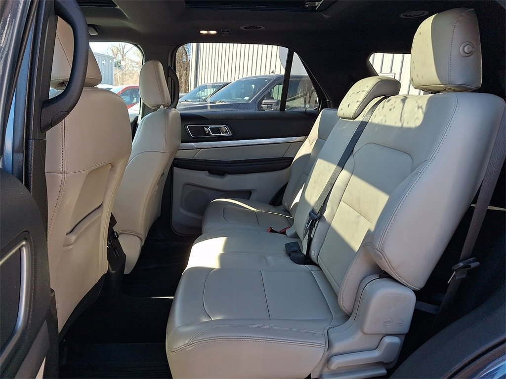 Certified 2019 Ford Explorer XLT w/ Equipment Group 202A image 10