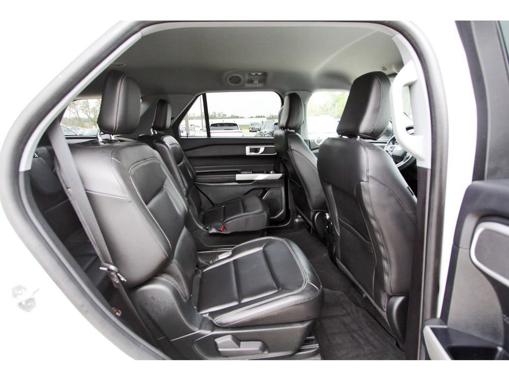 Certified 2022 Ford Explorer XLT w/ Equipment Group 202A image 10