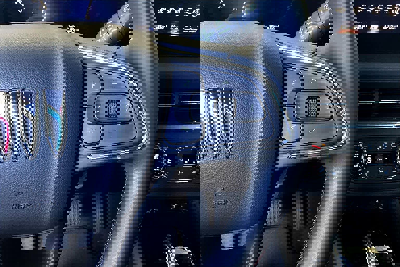 Used 2025 Buick Envista Preferred w/ Convenience I Package image 23