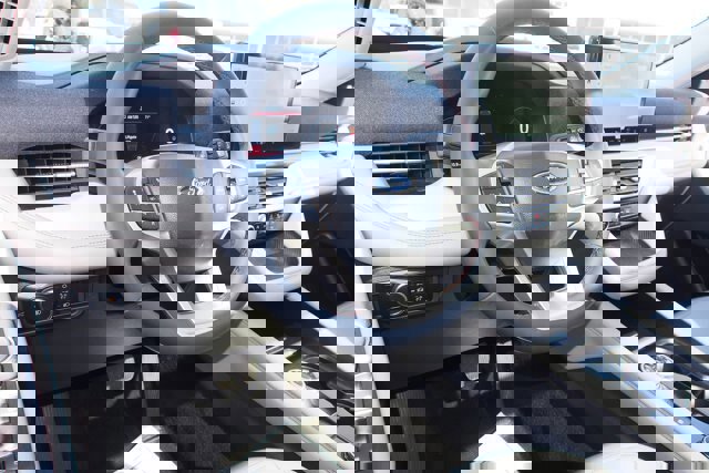 Certified 2025 Ford Explorer Active w/ Active Comfort Package image 18