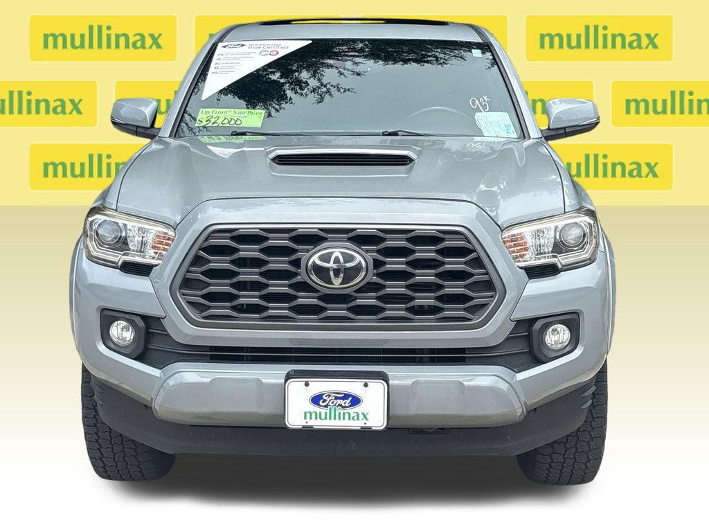 Used 2020 Toyota Tacoma TRD Sport w/ TRD Premium Sport Package AWD/4WD image 14