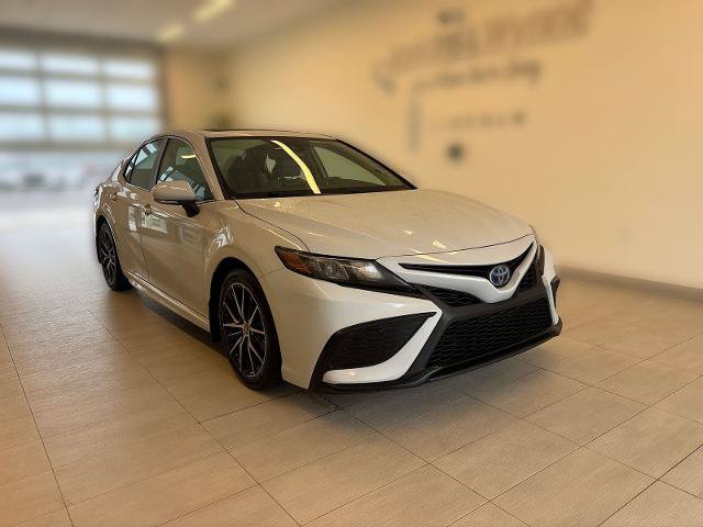 Used 2024 Toyota Camry SE w/ Cold Weather Package FWD image 4